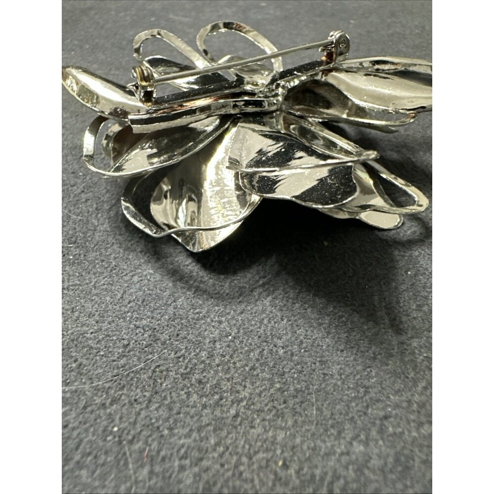 Vintage Metal Flower Aurora Borealis Brooch Silvertone - Picture 3 of 3